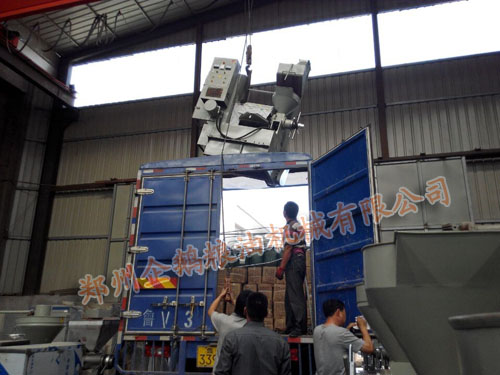 榨油機(jī)設(shè)備裝車發(fā)貨現(xiàn)場圖