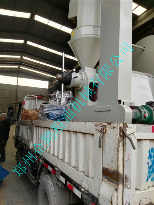 河南平頂山客戶當(dāng)場預(yù)定130型螺旋榨油機機器當(dāng)天發(fā)貨(圖4)
